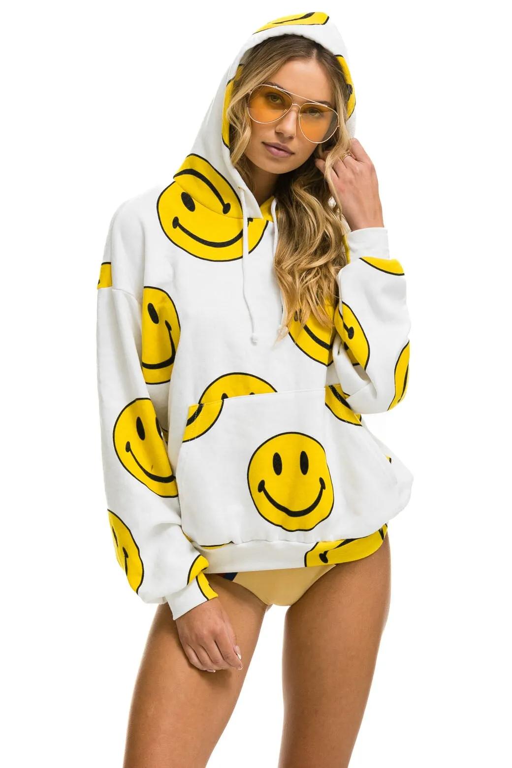 SMILEY REPEAT RELAXED PULLOVER HOODIE - WHITE